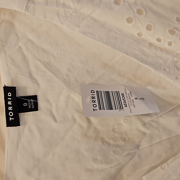 NWT Torrid White Eyelet Ruffle Sleeve Babydoll top 0/L/12 - Picture 3 of 6